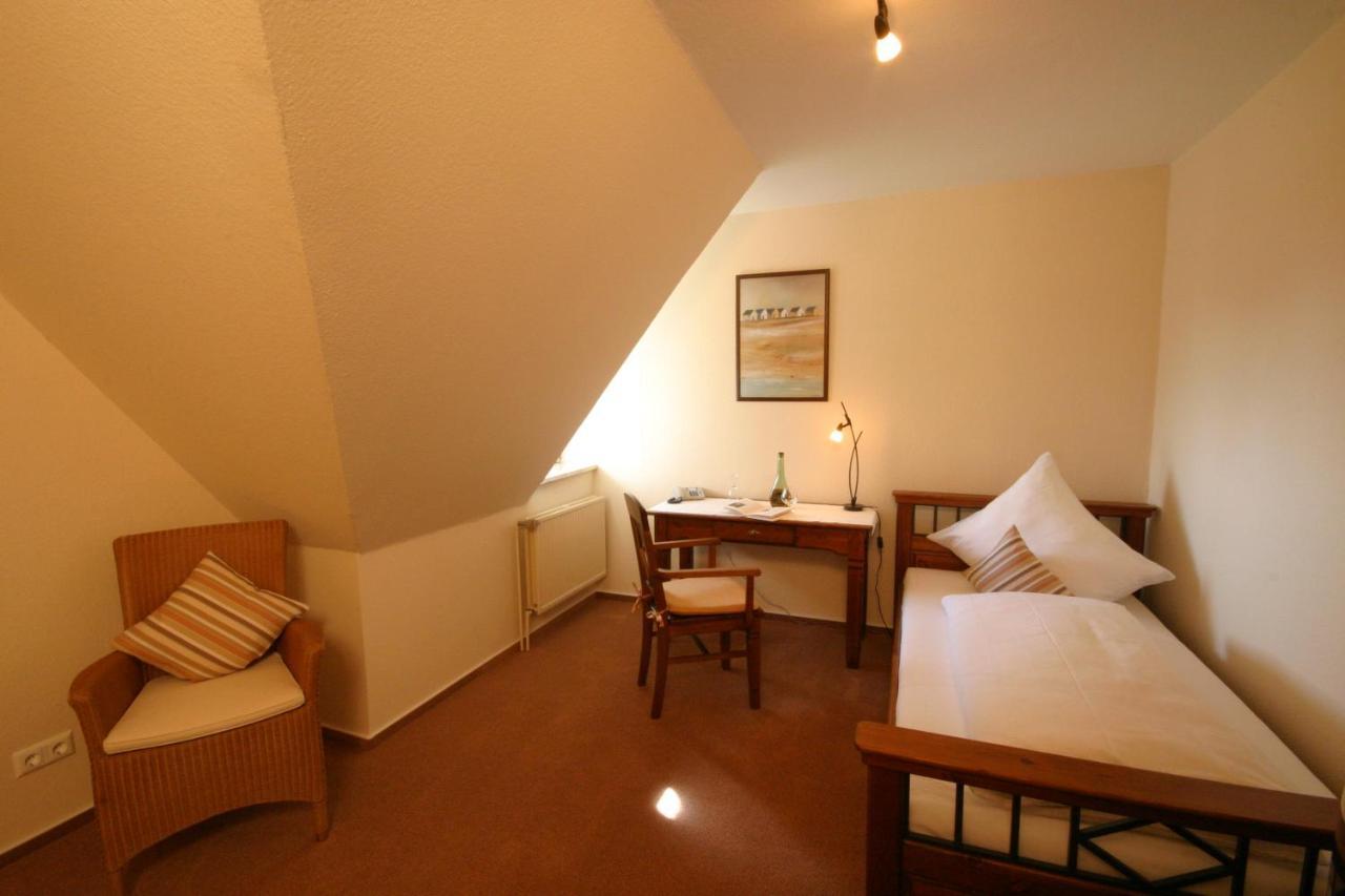 נבל Inselhotel Kapitaen Tadsen / Amrum מראה חיצוני תמונה
